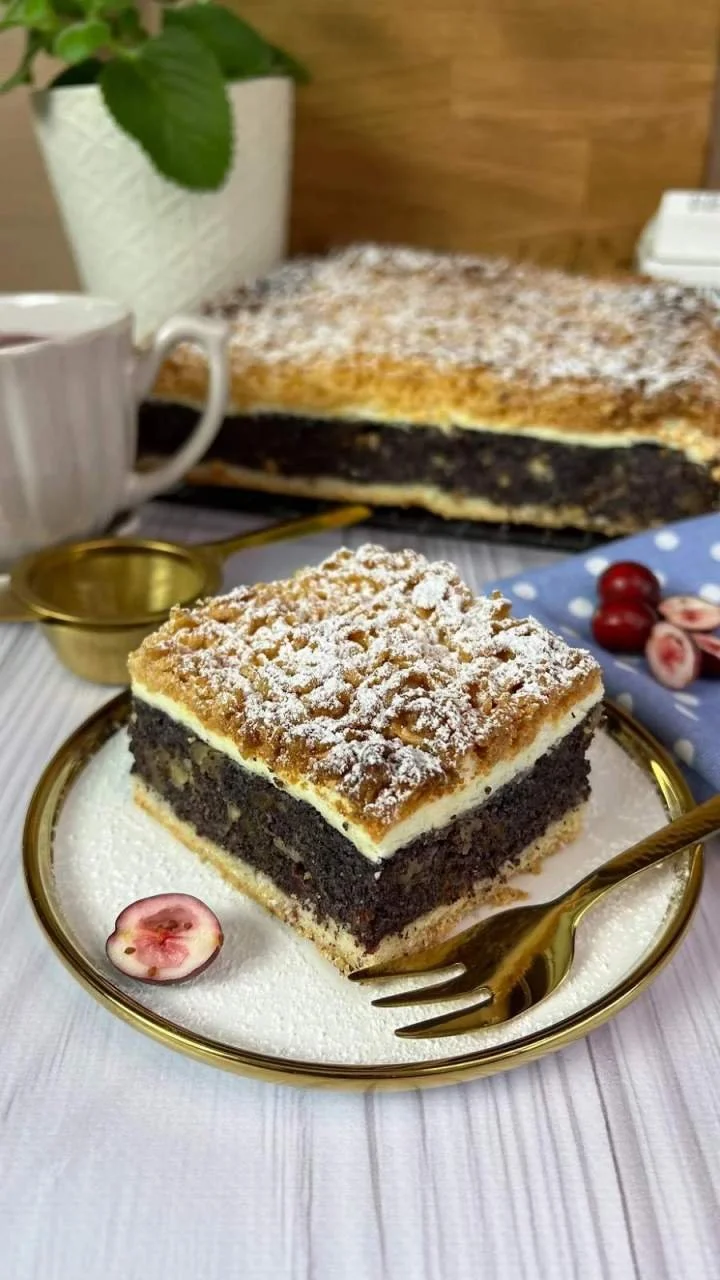 Makowiec na kruchym cieście z makiem i bakaliami